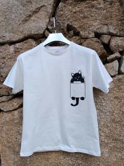 TSHIRT - ESTAMPADA COM GATO BOLSO
